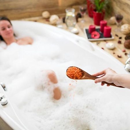 Wine Wellness Hotel Amande ฮุสโตเปเช ภายนอก รูปภาพ