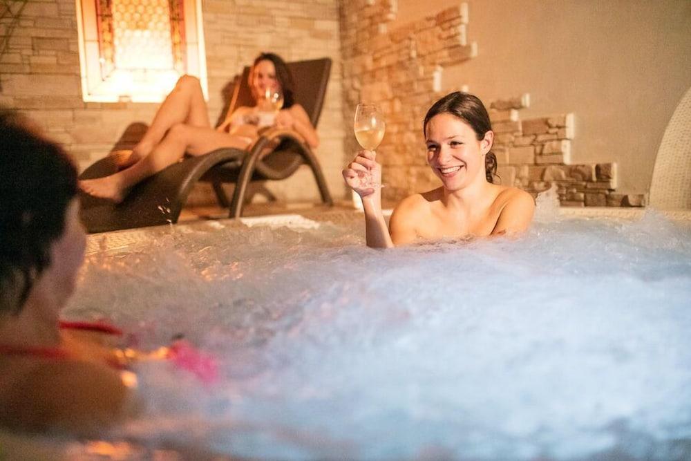 Wine Wellness Hotel Amande ฮุสโตเปเช ภายนอก รูปภาพ