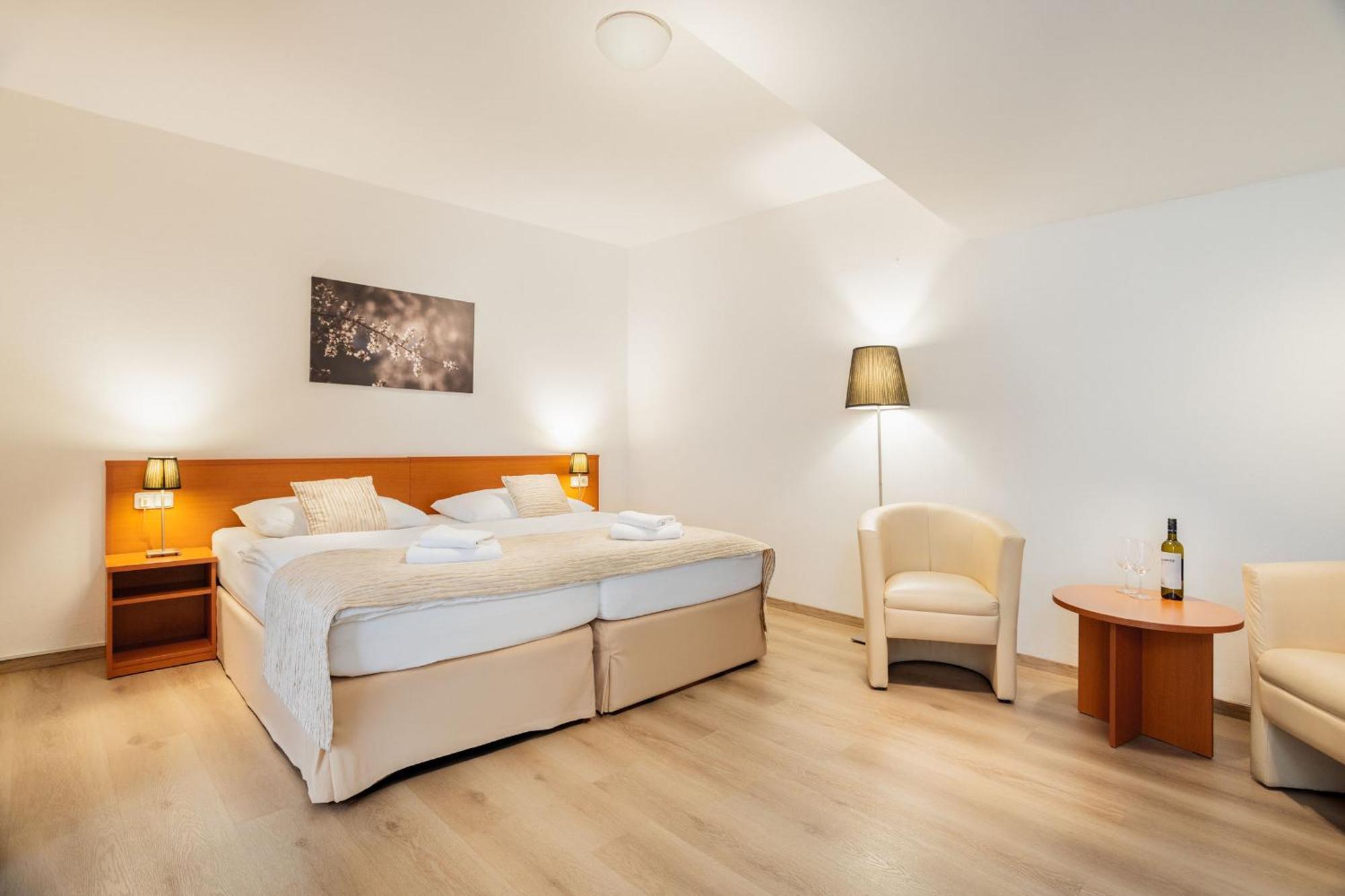 Wine Wellness Hotel Amande ฮุสโตเปเช ภายนอก รูปภาพ