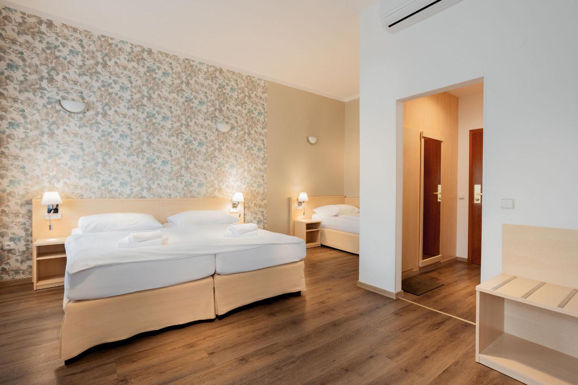 Wine Wellness Hotel Amande ฮุสโตเปเช ภายนอก รูปภาพ