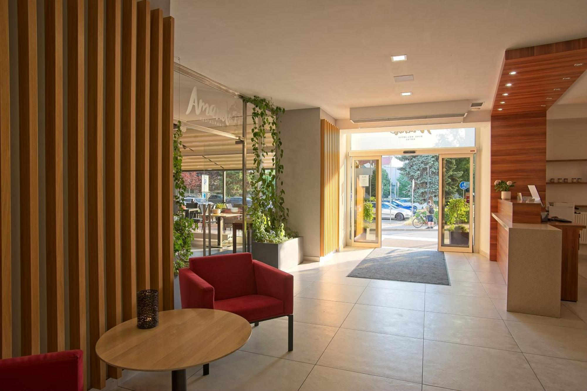 Wine Wellness Hotel Amande ฮุสโตเปเช ภายนอก รูปภาพ