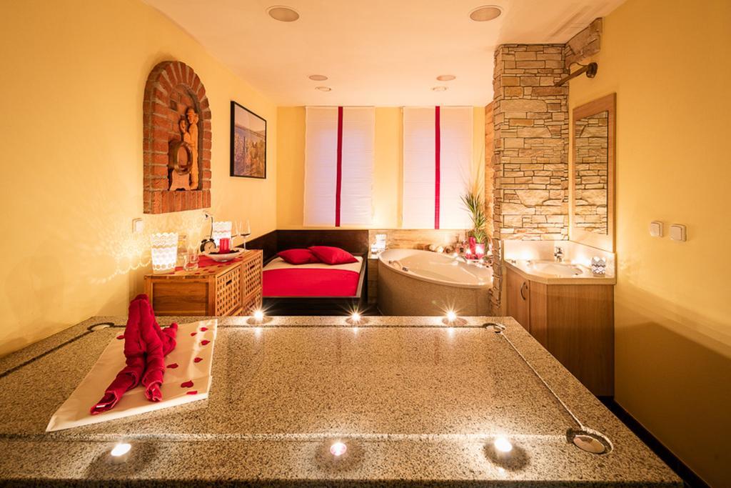 Wine Wellness Hotel Amande ฮุสโตเปเช ภายนอก รูปภาพ