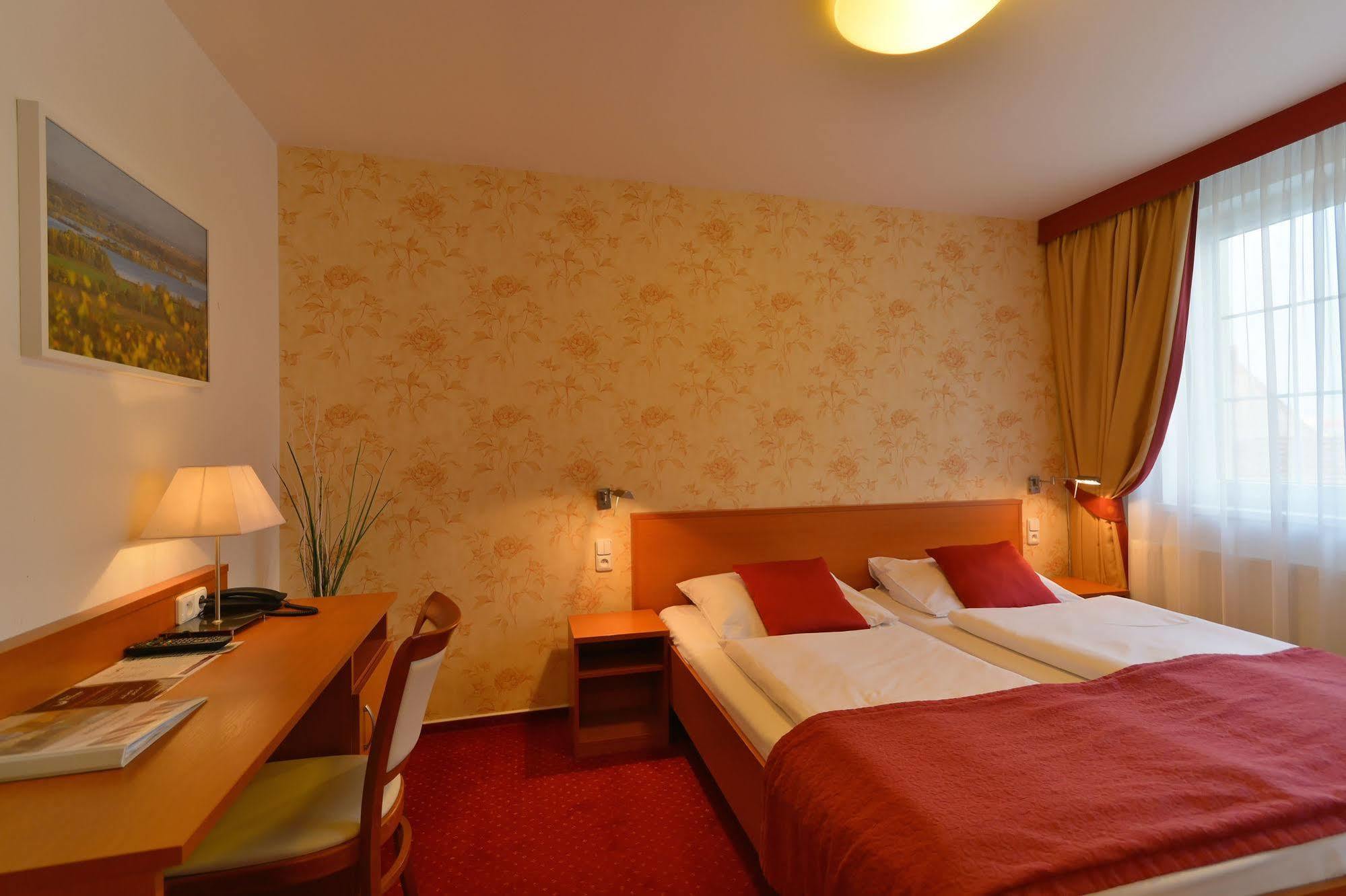 Wine Wellness Hotel Amande ฮุสโตเปเช ภายนอก รูปภาพ