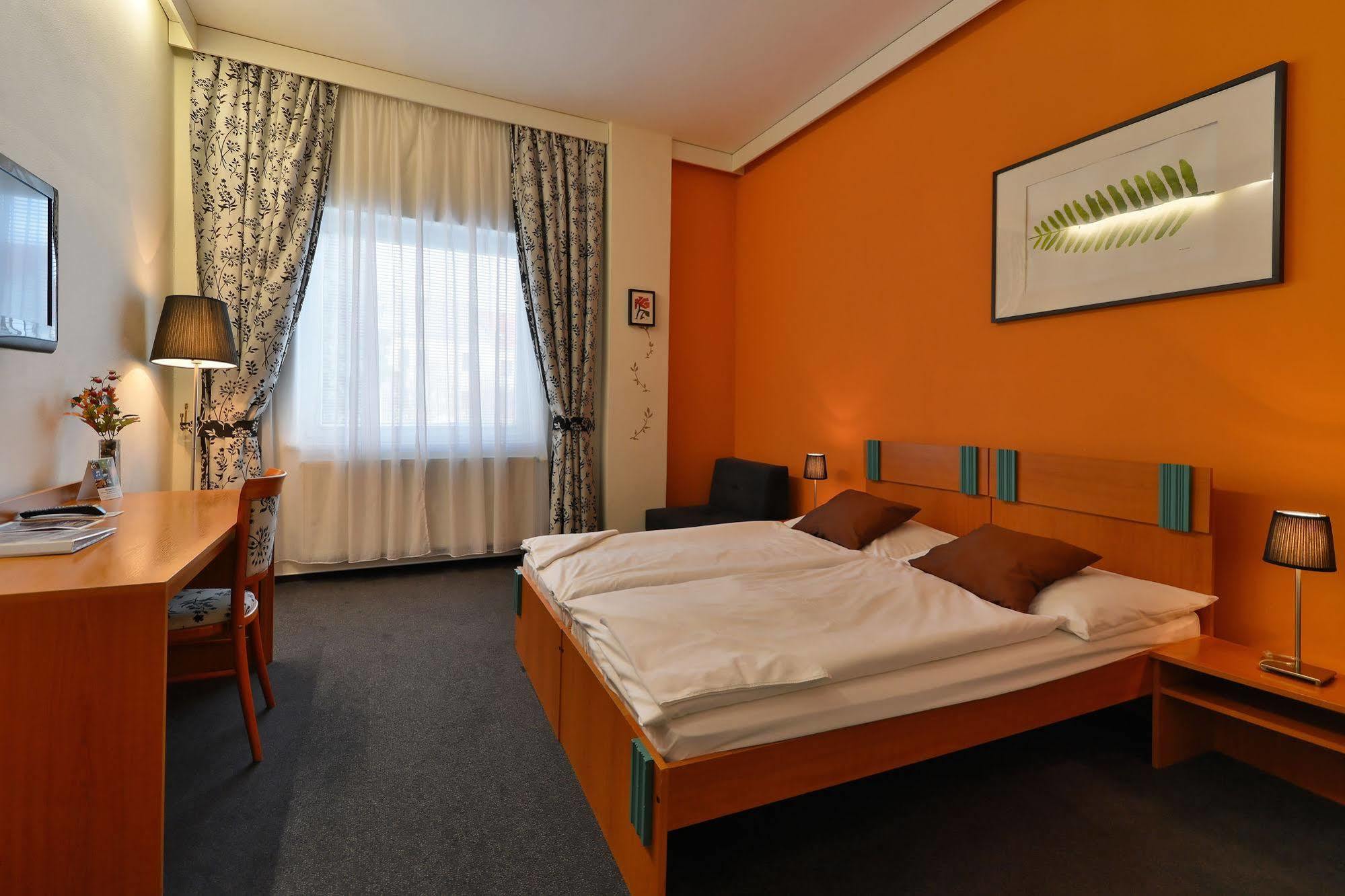 Wine Wellness Hotel Amande ฮุสโตเปเช ภายนอก รูปภาพ